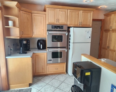 77 Riverside Drive - Photo Thumbnail 16