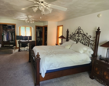77 Riverside Drive - Photo Thumbnail 22