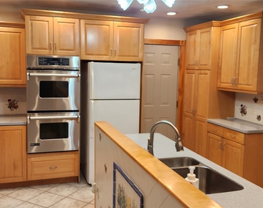 77 Riverside Drive - Photo Thumbnail 32