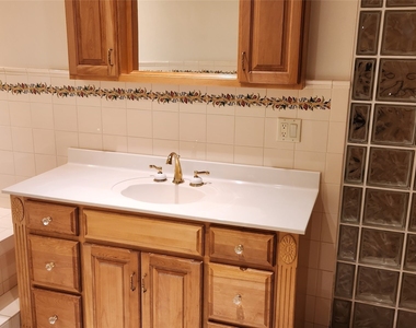 77 Riverside Drive - Photo Thumbnail 24