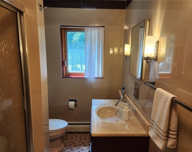 77 Riverside Drive - Photo Thumbnail 26