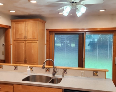 77 Riverside Drive - Photo Thumbnail 35
