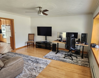 77 Riverside Drive - Photo Thumbnail 14