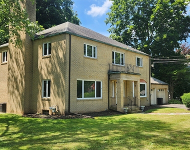 77 Riverside Drive - Photo Thumbnail 3