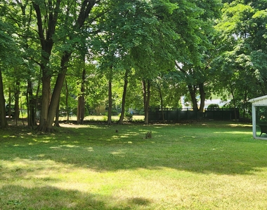77 Riverside Drive - Photo Thumbnail 8