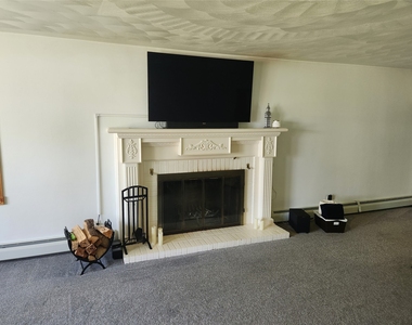 77 Riverside Drive - Photo Thumbnail 13