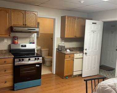 1304 Monroe Street - Photo Thumbnail 4