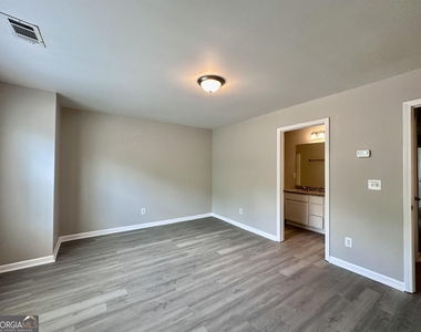 706 Keeshono Street - Photo Thumbnail 6