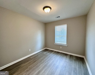 706 Keeshono Street - Photo Thumbnail 10