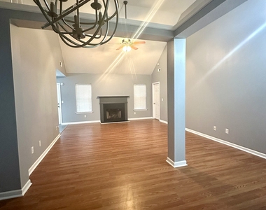 1630 Isleworth Circle - Photo Thumbnail 3