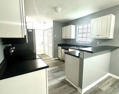 1630 Isleworth Circle - Photo Thumbnail 5
