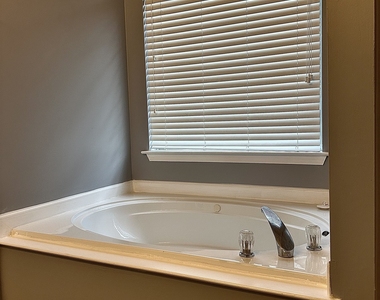 1630 Isleworth Circle - Photo Thumbnail 20