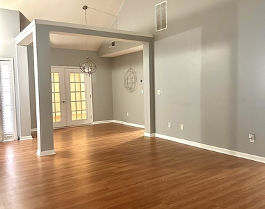 1630 Isleworth Circle - Photo Thumbnail 2
