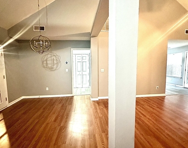 1630 Isleworth Circle - Photo Thumbnail 13