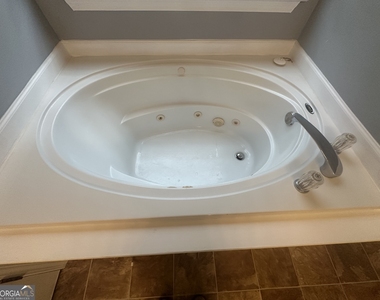 1630 Isleworth Circle - Photo Thumbnail 18