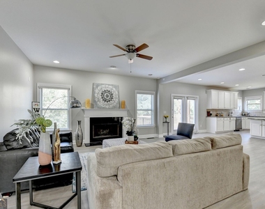 4805 Shelbourne Drive - Photo Thumbnail 15
