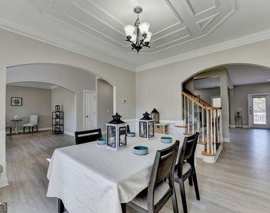 4805 Shelbourne Drive - Photo Thumbnail 8