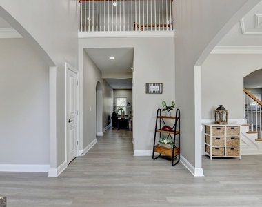 4805 Shelbourne Drive - Photo Thumbnail 4