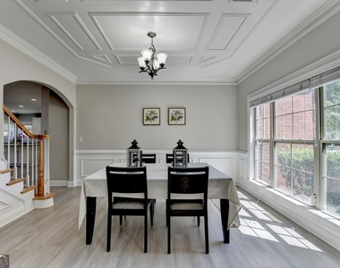 4805 Shelbourne Drive - Photo Thumbnail 5
