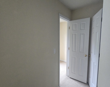 3490 Runnymeade Drive - Photo Thumbnail 13