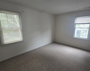 3490 Runnymeade Drive - Photo Thumbnail 11