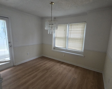3490 Runnymeade Drive - Photo Thumbnail 3