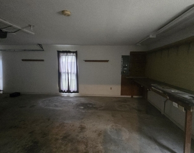 3490 Runnymeade Drive - Photo Thumbnail 7