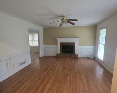3490 Runnymeade Drive - Photo Thumbnail 2