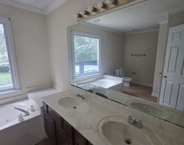 3490 Runnymeade Drive - Photo Thumbnail 18