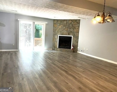 1013 Travelers Trail Nw - Photo Thumbnail 2