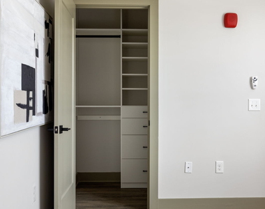 764 Memorial Drive Se - Photo Thumbnail 17