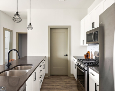 764 Memorial Drive Se - Photo Thumbnail 6