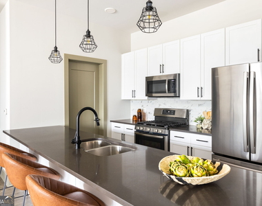 764 Memorial Drive Se - Photo Thumbnail 5