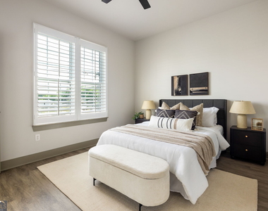 764 Memorial Drive Se - Photo Thumbnail 12