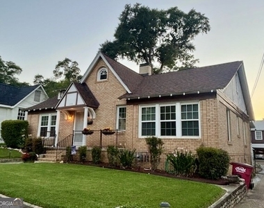 138 Desoto Place - Photo Thumbnail 2