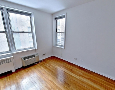 East 58th Street - Photo Thumbnail 3