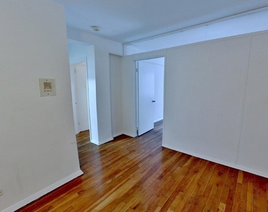East 58th Street - Photo Thumbnail 2