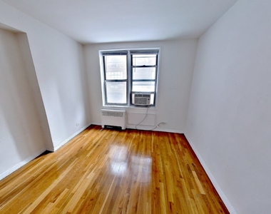 East 58th Street - Photo Thumbnail 2