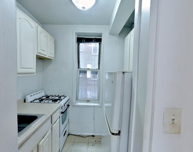East 58th Street - Photo Thumbnail 3