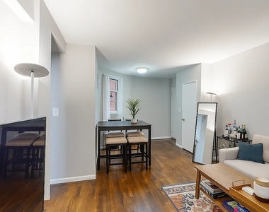 East 58th Street - Photo Thumbnail 5