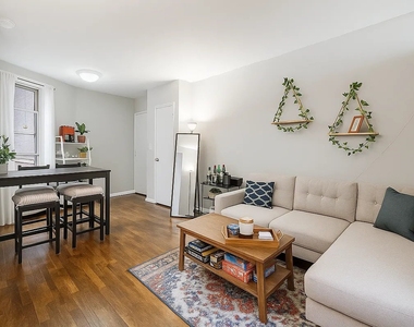 East 58th Street - Photo Thumbnail 4