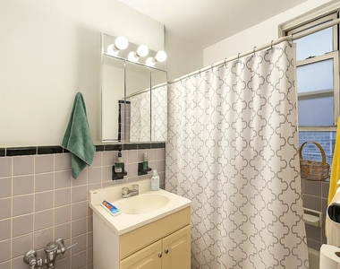 East 58th Street - Photo Thumbnail 6