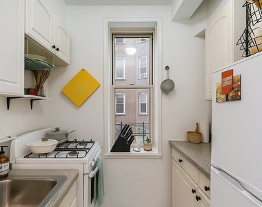 East 58th Street - Photo Thumbnail 3