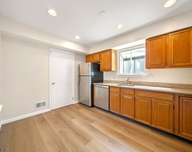 123 Harrow Dr - Photo Thumbnail 7