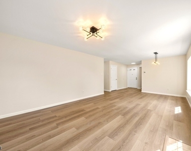 123 Harrow Dr - Photo Thumbnail 5