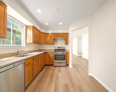123 Harrow Dr - Photo Thumbnail 9