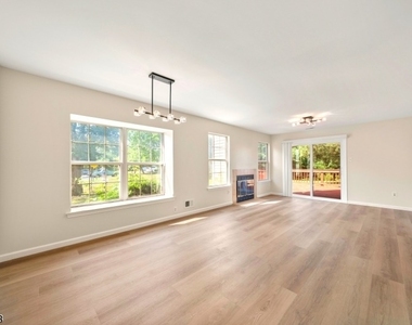 123 Harrow Dr - Photo Thumbnail 4