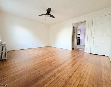251 N 7th Ave - Photo Thumbnail 4