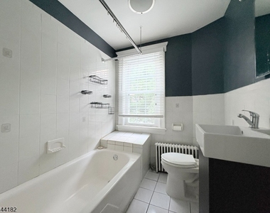 251 N 7th Ave - Photo Thumbnail 9