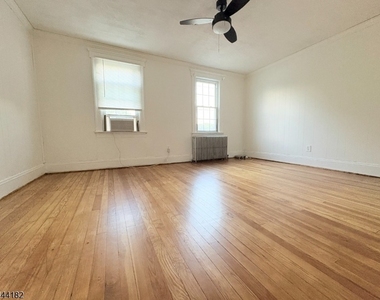 251 N 7th Ave - Photo Thumbnail 5